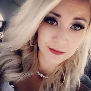 Meet your Posher, Elena